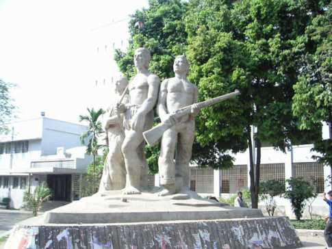 ককটেল ফাটিয়ে পালানোর সময় ২ ছাত্র আটক
